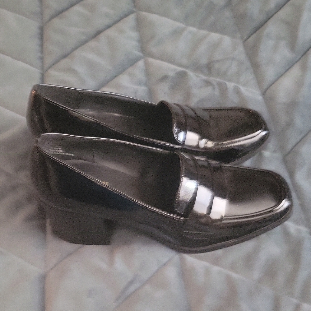 NWT Kenneth Cole Reaction Black Leather Loafer Heels - Picture 5 of 8